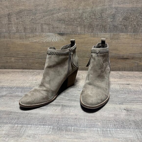 Dolce Vita DV8 Shaie Beige Faux Suede Heeled Ankle Boot Women's Size 8 - Picture 1 of 6